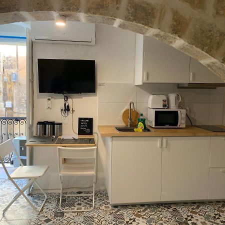 Studio Apartment In Валетта Экстерьер фото